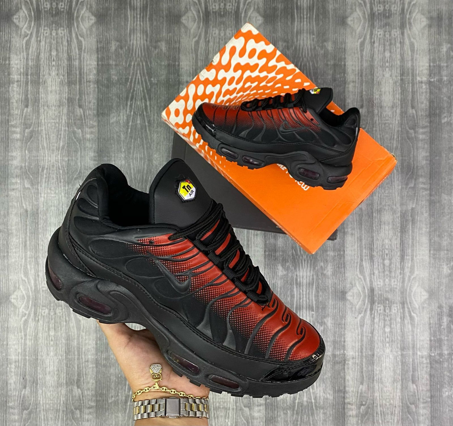 NIKE✔️ TN NEGRO ROJO